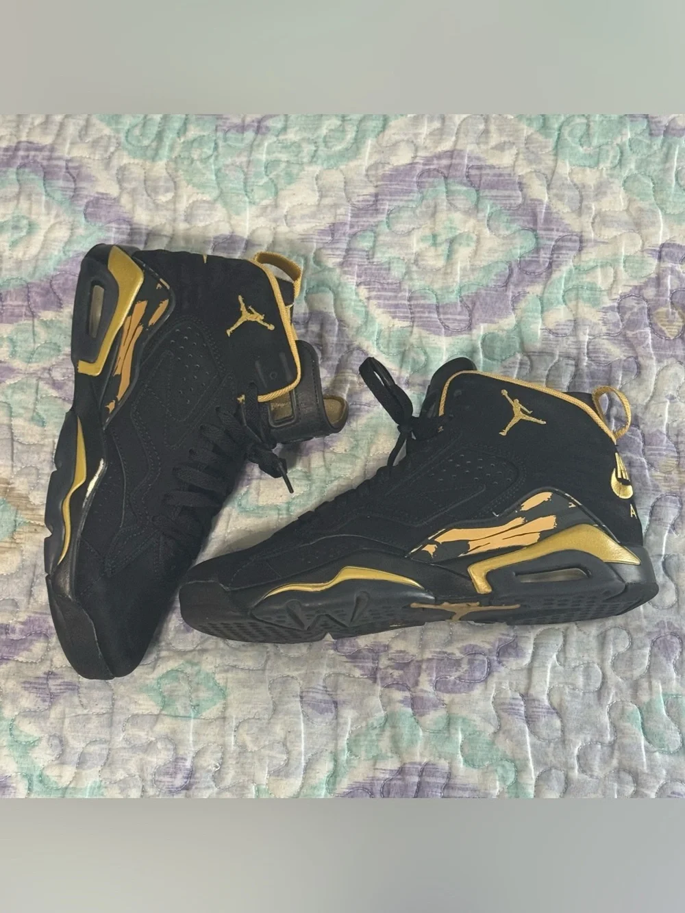 Jordan MVP basketball shoes in a black and metallic gold colorway Size 6 1/2